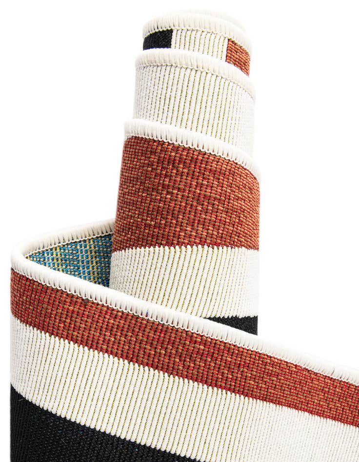 Detail image of  7' 10 x 7' 10  Washable Modern Indoor / Outdoor Square Rug