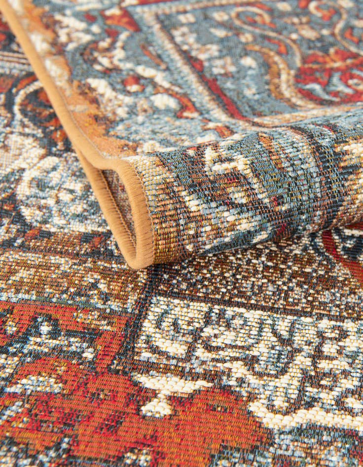 Detail image of  7' 10 x 7' 10  Washable Traditional Indoor / Outdoor Square Rug