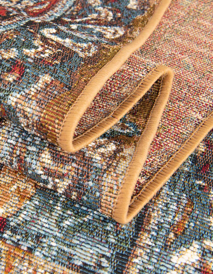 Detail image of  7' 10 x 7' 10  Washable Traditional Indoor / Outdoor Square Rug