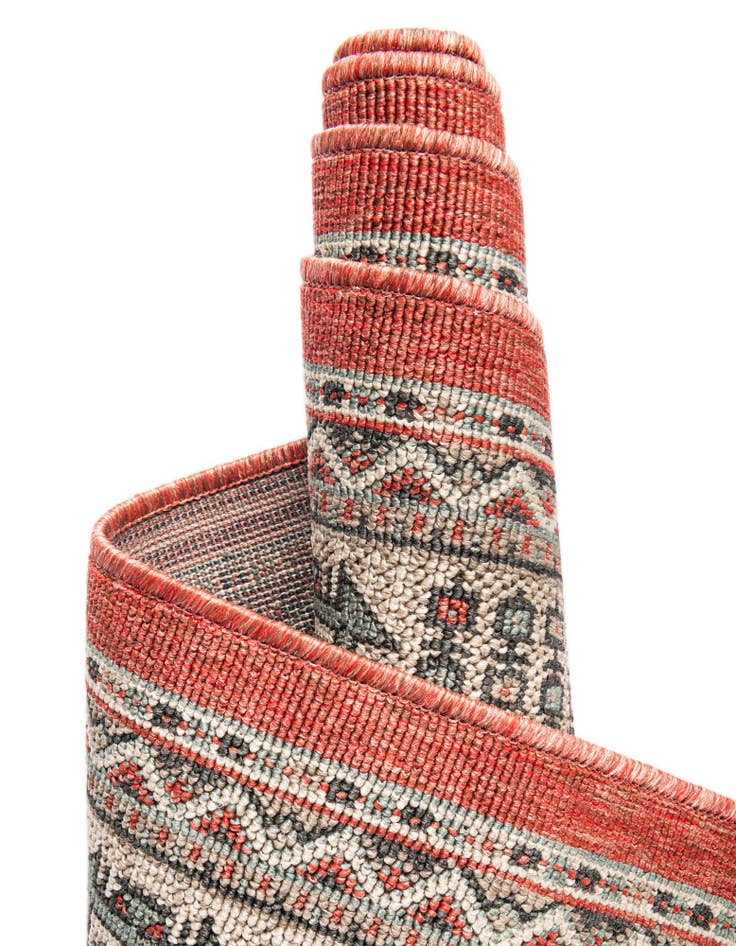 Detail image of  7' 10 x 7' 10  Washable Traditional Indoor / Outdoor Square Rug