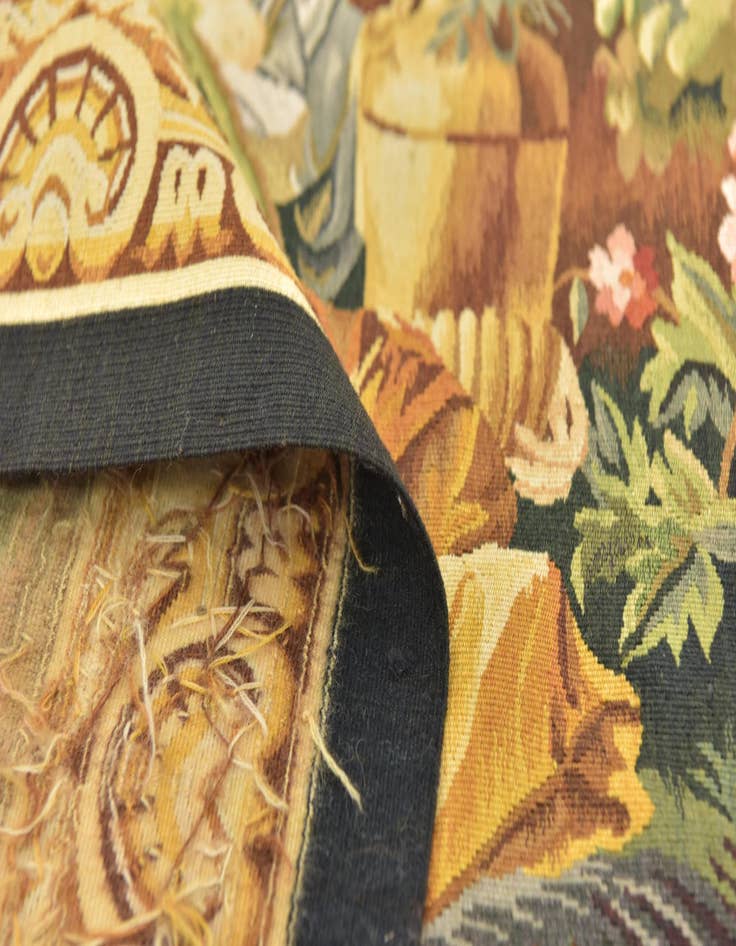 Detail image of  4' 8 x 5' 9 Tapestry Square Rug