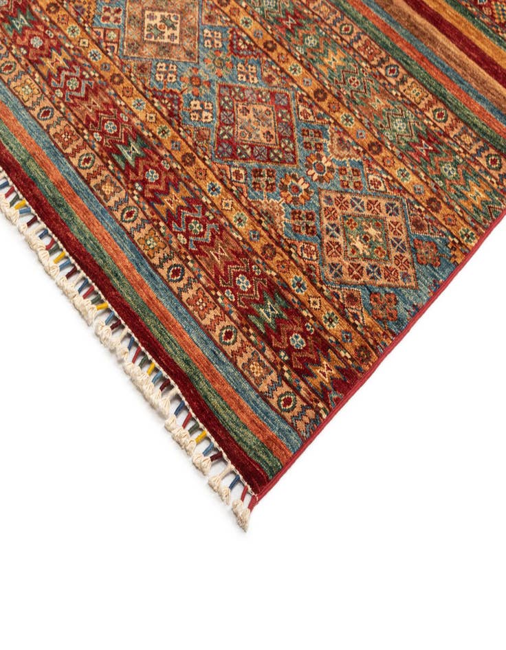 Detail image of  6' 8 x 9' 8 Ariana Rug