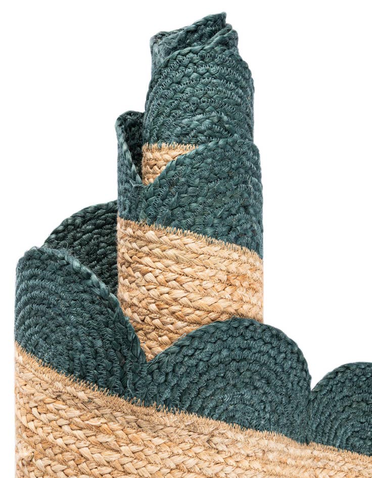 Detail image of  2' 7 x 10'  Hand Scallop Braided Jute Runner Rug