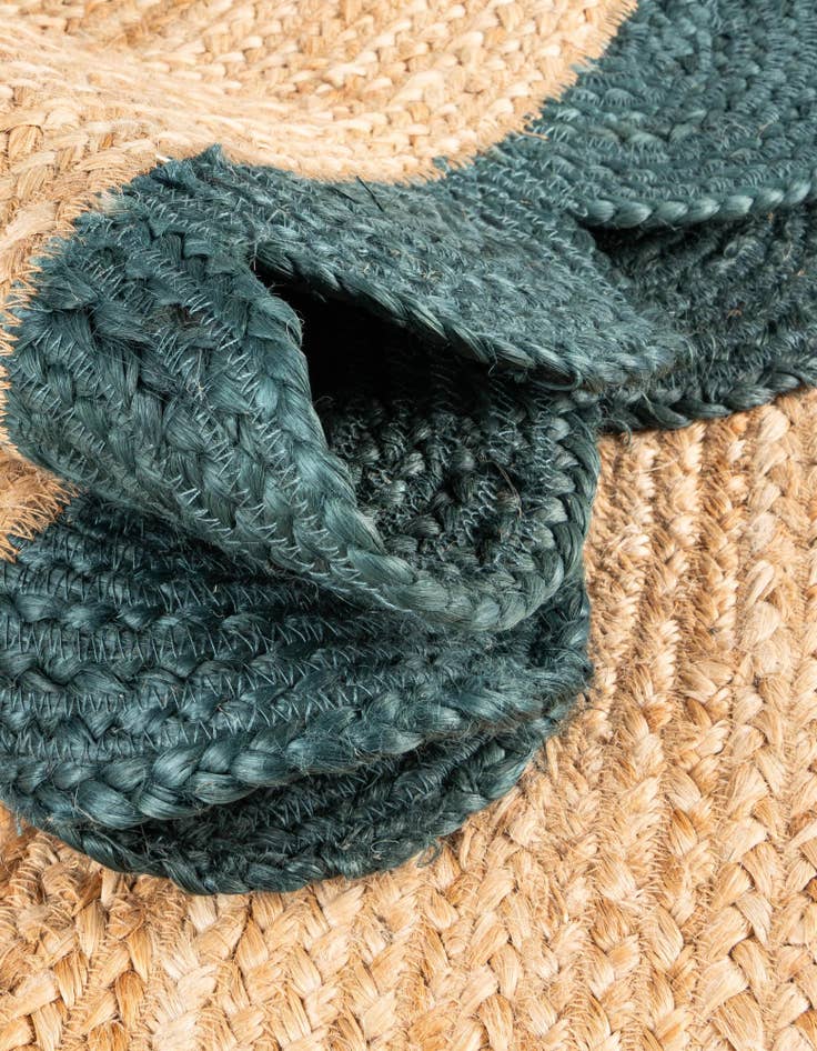 Detail image of  2' 7 x 10'  Hand Scallop Braided Jute Runner Rug