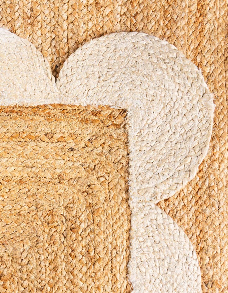 Detail image of  3' 1 x 5' 1  Hand Scallop Braided Jute Rug