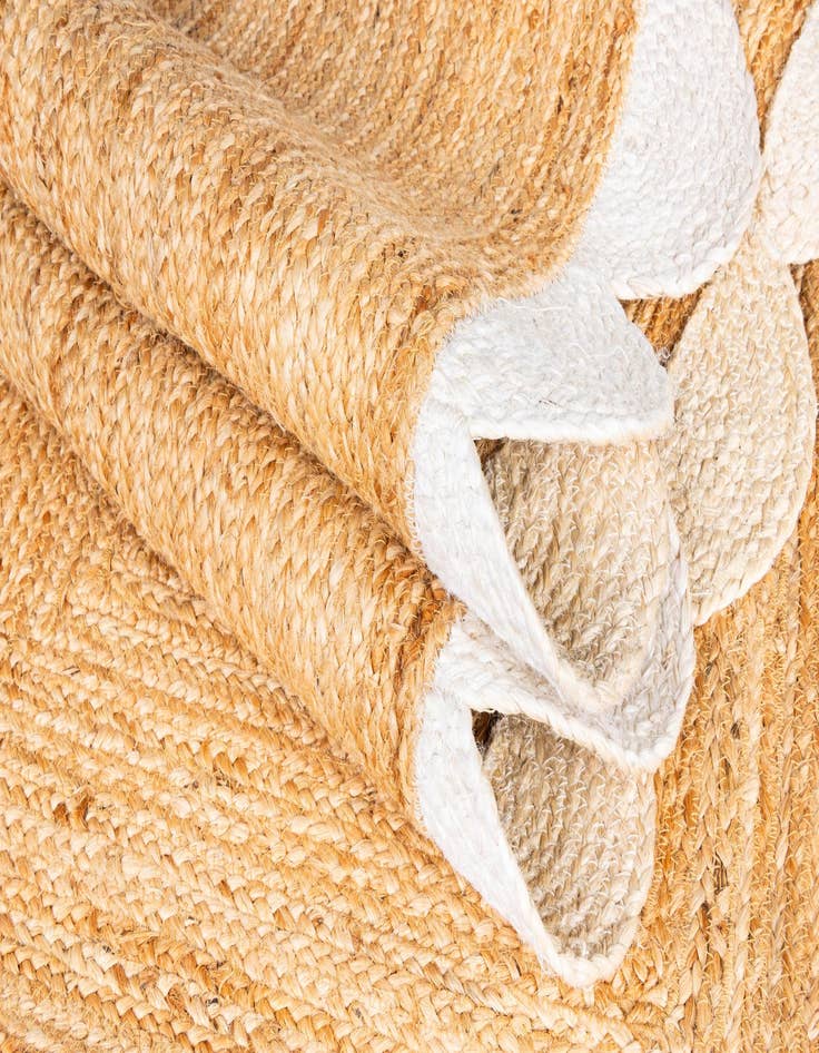 Detail image of  3' 1 x 5' 1  Hand Scallop Braided Jute Rug