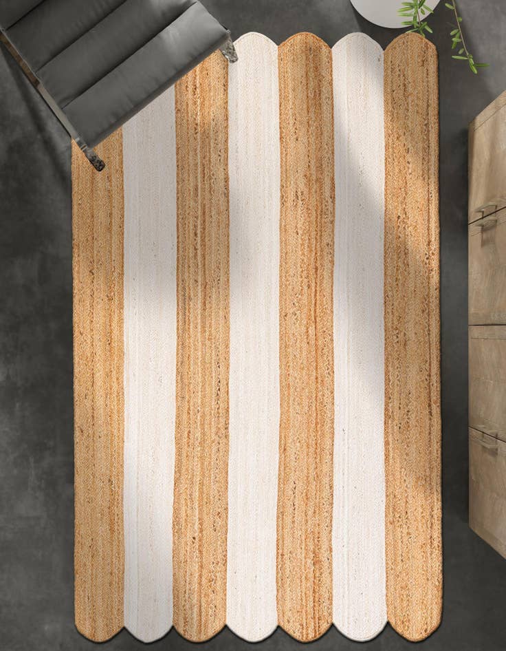 Detail image of  4' 1 x 6' 1  Hand Scallop Braided Jute Rug