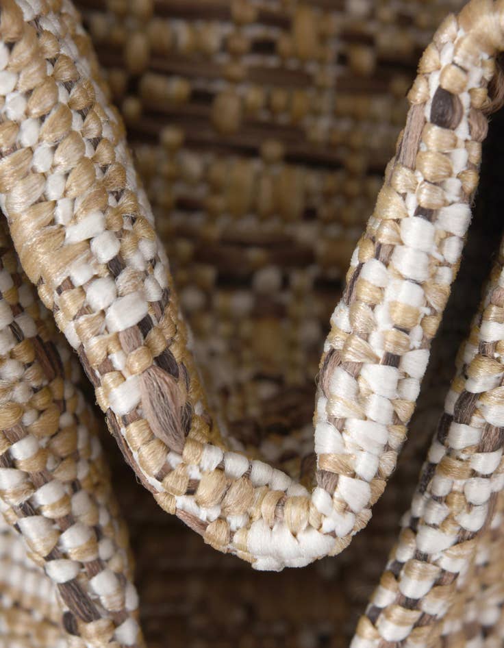 Detail image of  7' 10 x 10'  Washable Traditional Indoor / Outdoor Oval Rug