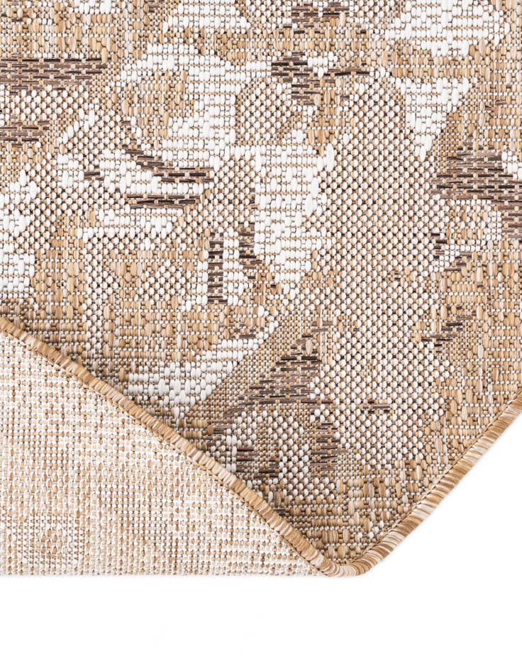 Detail image of  7' 10 x 10'  Washable Traditional Indoor / Outdoor Oval Rug