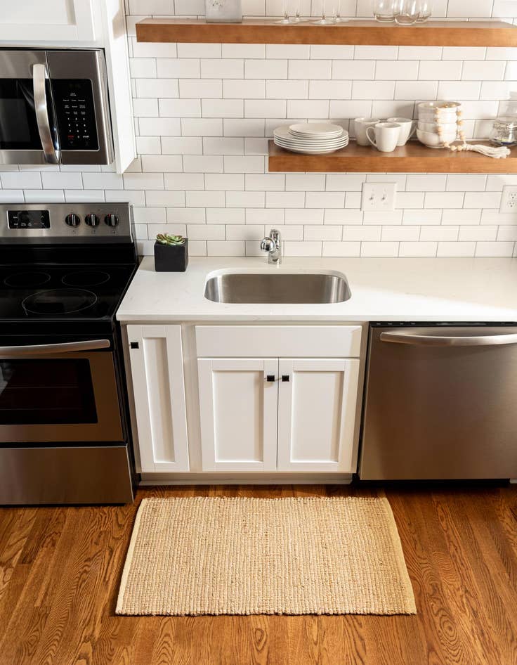 Detail image of  5' x 8'  Hand Woven Gilded Jute Rug