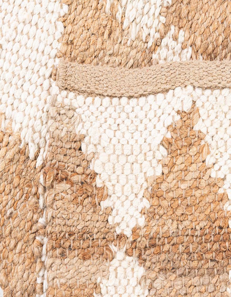 Detail image of  2' x 3'  Hand Braided Laurel Handwoven Jute Rug