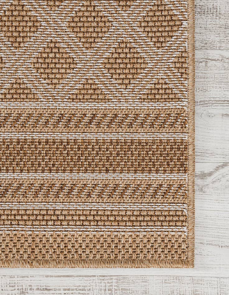 Detail image of  5' 1 x 8'  Washable Lattice Indoor / Outdoor Rug