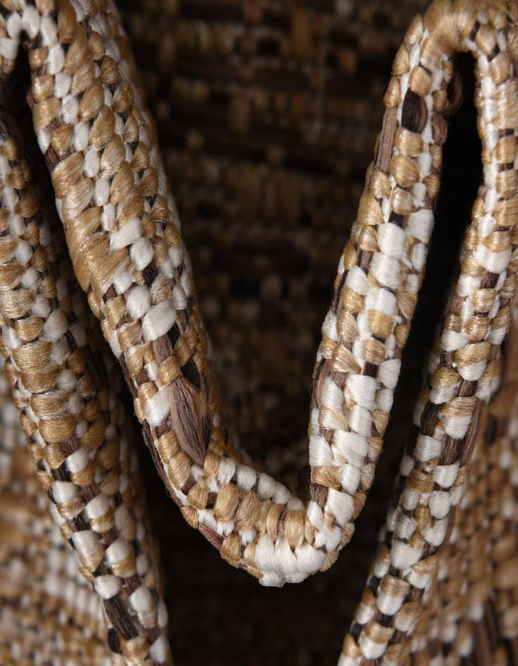 Detail image of  7' x 10'  Washable Traditional Indoor / Outdoor Rug