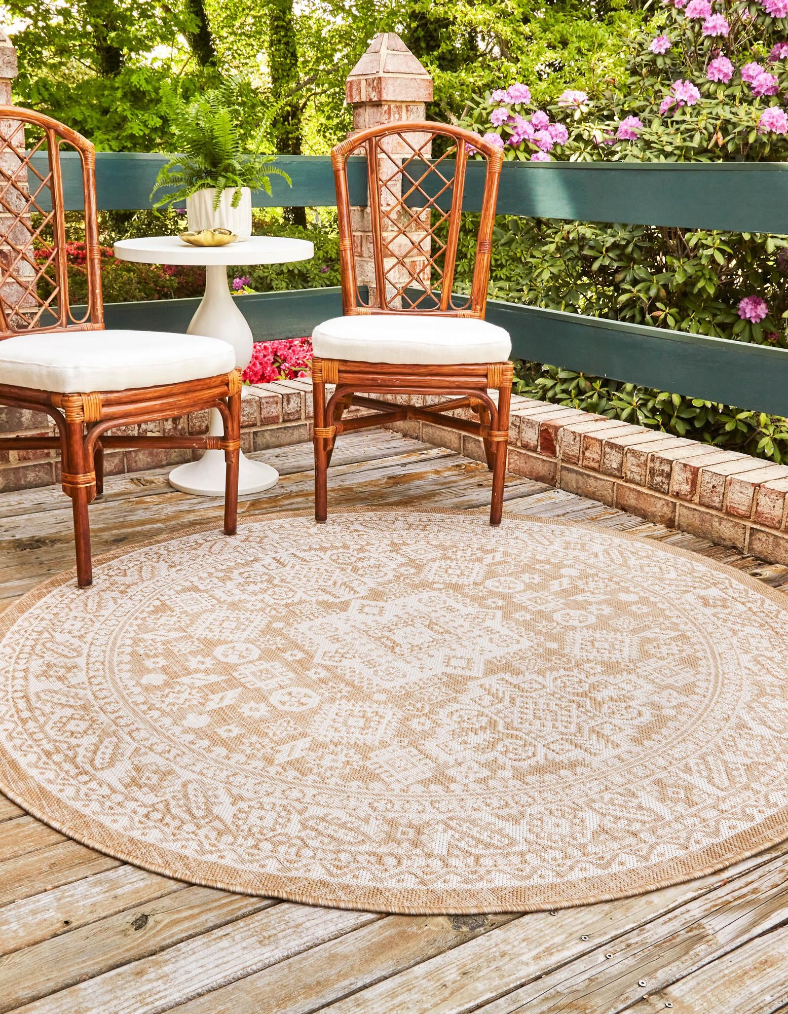 Natural 7' 10 x 7' 10 Aztec Indoor / Outdoor Round Rug | Rugs.com