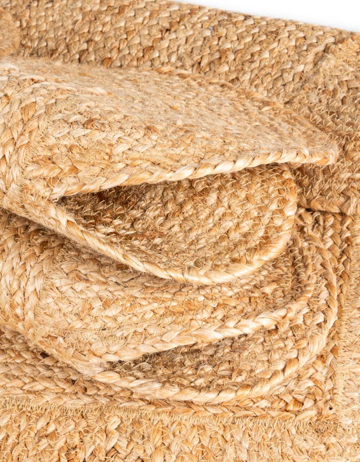 Detail image of  5' 1 x 5' 1  Hand Woven Scallop Braided Jute Round Rug