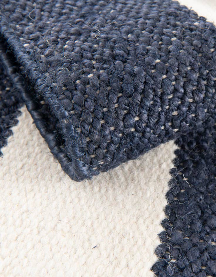 Detail image of  7' 10 x 7' 10  Hand Woven Jill Zarin Hamptons Square Rug