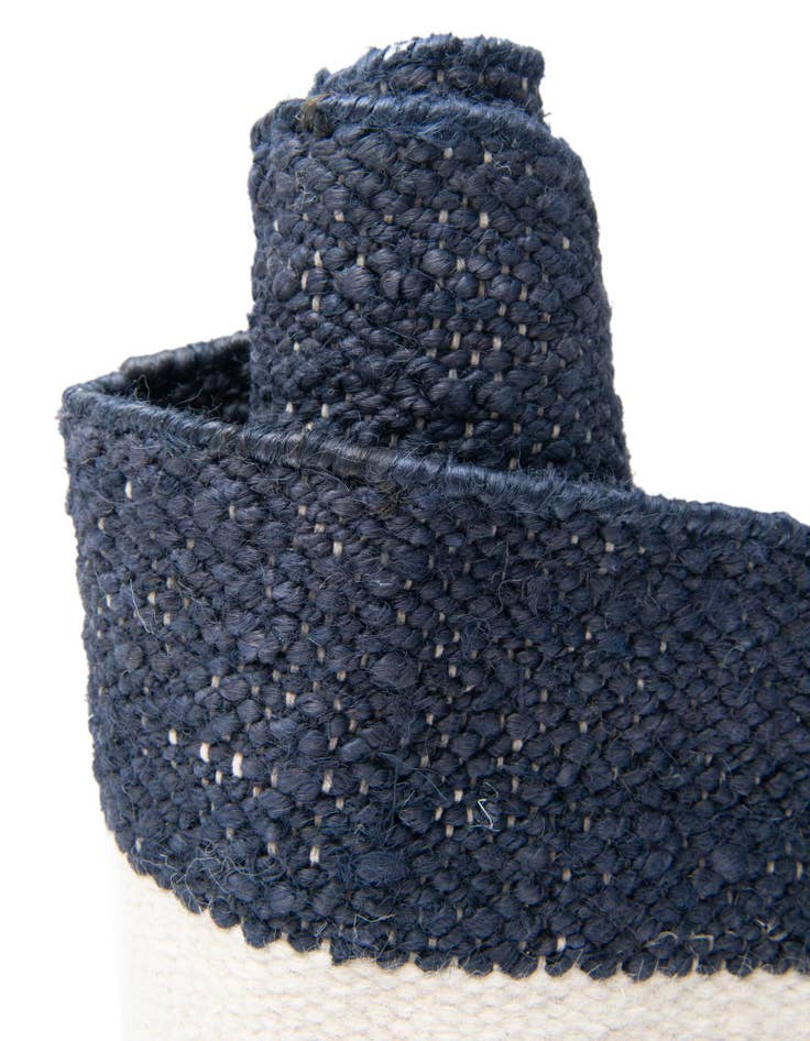 Detail image of  7' 10 x 7' 10  Hand Woven Jill Zarin Hamptons Square Rug