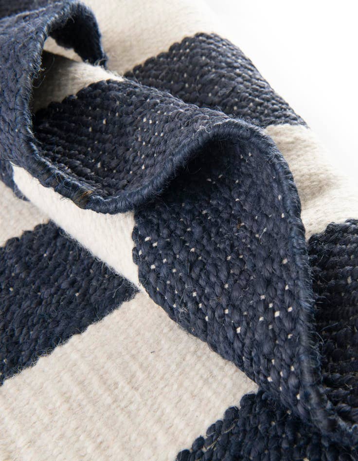 Detail image of  7' 10 x 7' 10  Hand Woven Jill Zarin Hamptons Square Rug