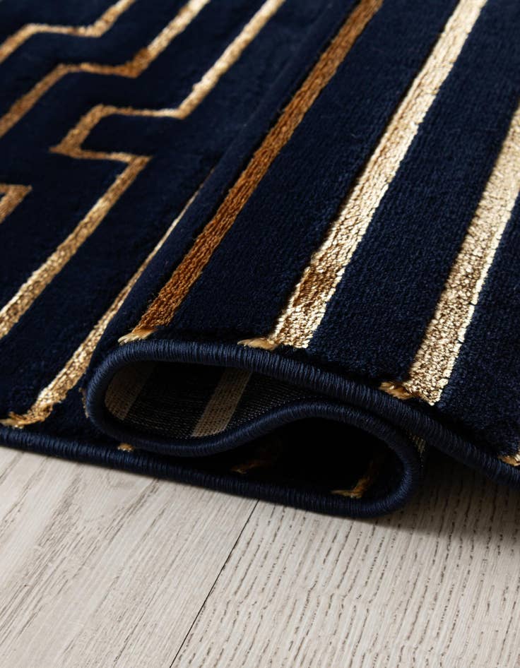 Detail image of  5' 3 x 8' Vogue Geo Rug