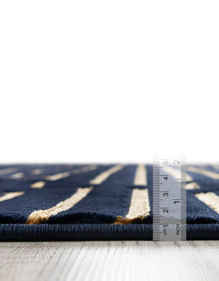 Detail image of  5' 3 x 8' Vogue Geo Rug