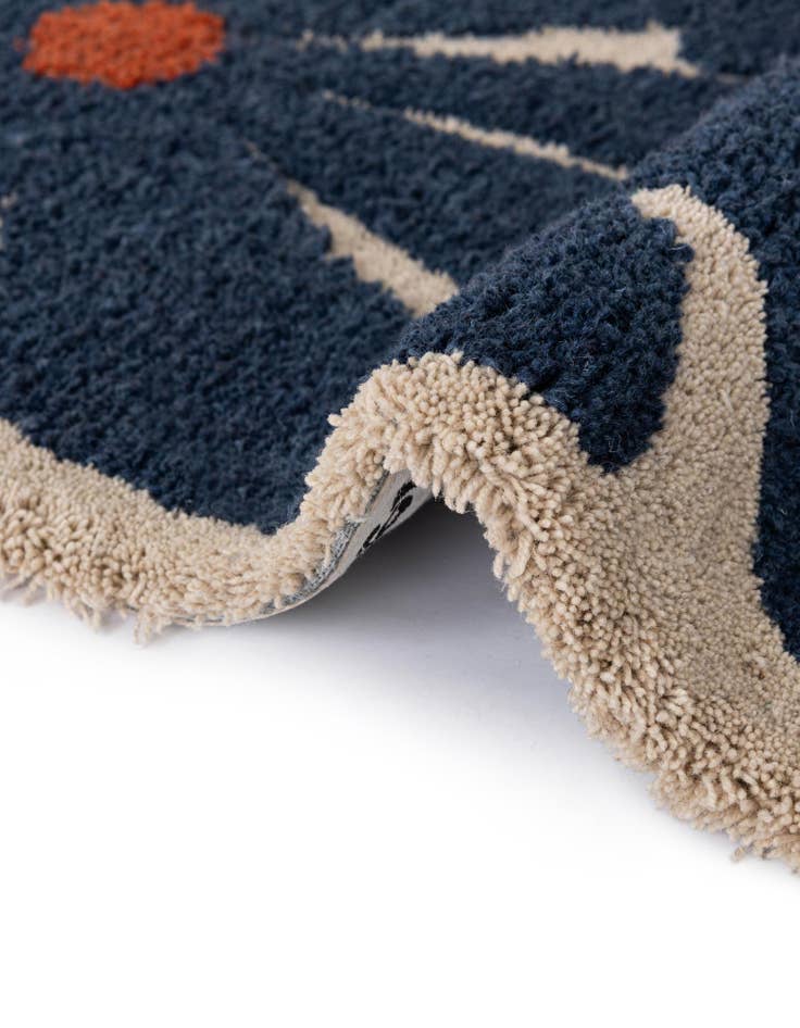 Detail image of  4' 1 x 6' 1 Handtufted Wool Rug