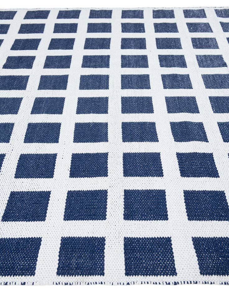 Detail image of  5' 2 x 8'  Washable Modern Indoor / Outdoor Rug
