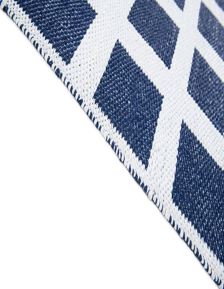 Detail image of  5' 2 x 8'  Washable Modern Indoor / Outdoor Rug