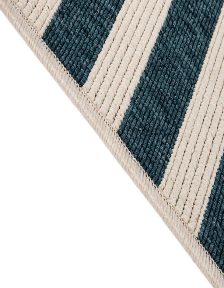 Detail image of  5' 2 x 7' 7  Washable Modern Indoor / Outdoor Rug