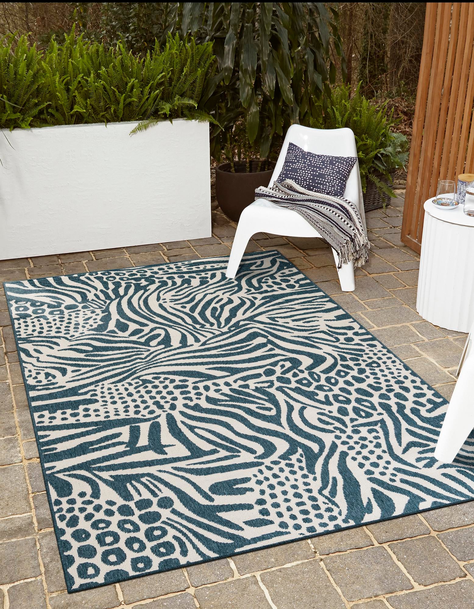 Navy Blue and Ivory 4' x 6' Safari Indoor / Outdoor Rug | Rugs.com