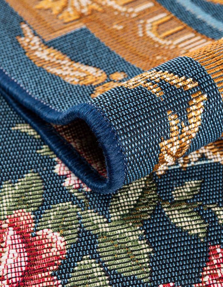 Detail image of  7' 10 x 10'  Washable Traditional Indoor / Outdoor Rug