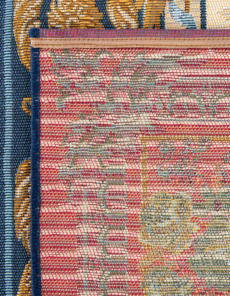 Detail image of  7' 10 x 10'  Washable Traditional Indoor / Outdoor Rug