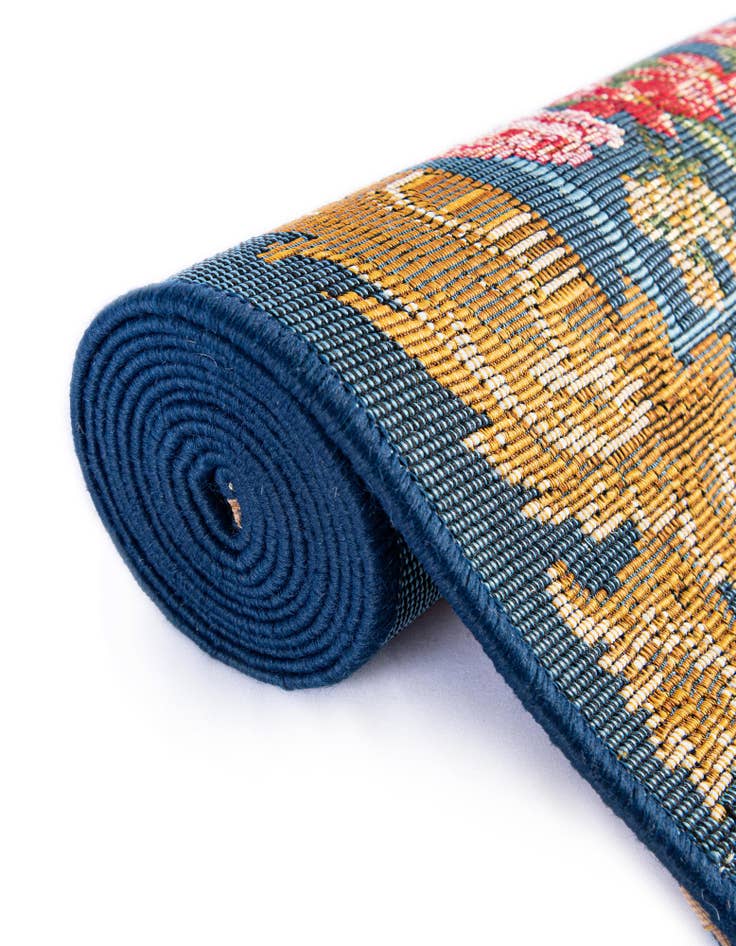 Detail image of  7' 10 x 10'  Washable Traditional Indoor / Outdoor Rug