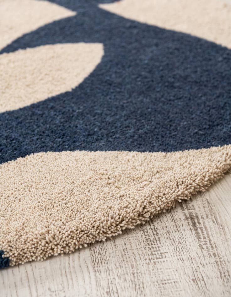 Detail image of  6' 1 x 6' 1 Handtufted Wool Round Rug