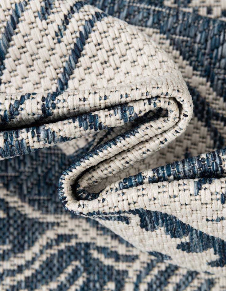 Detail image of  6' x 6'  Washable Coastal Indoor / Outdoor Round Rug