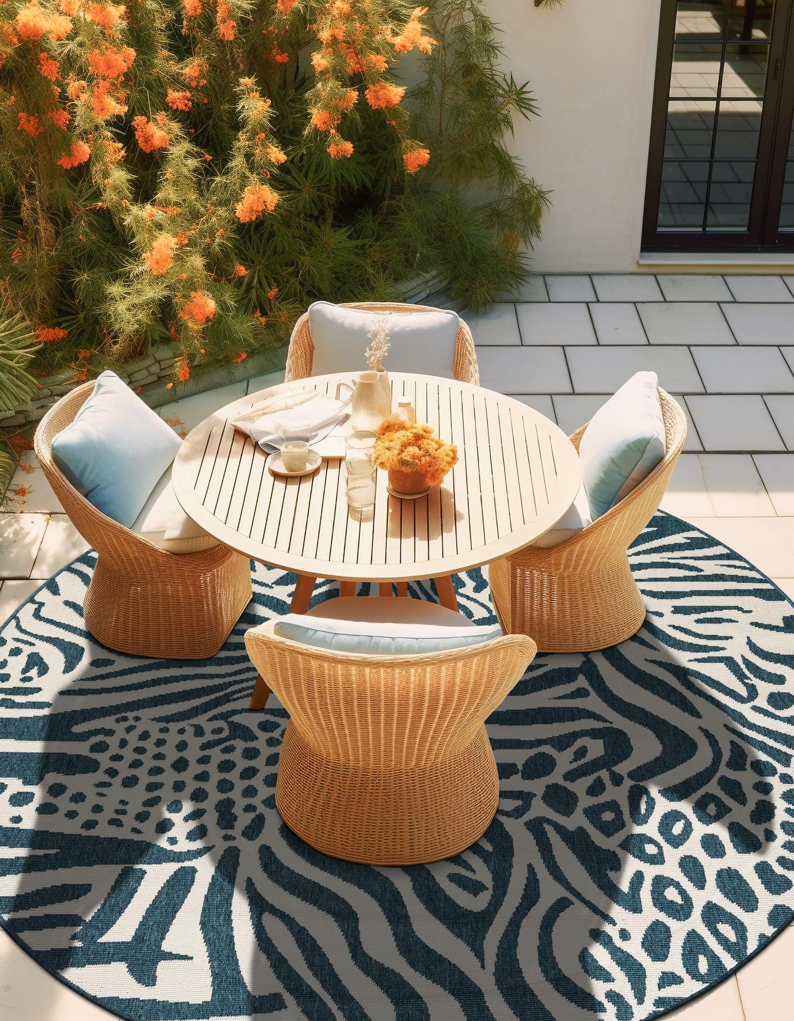 Navy Blue and Ivory 4' x 4' Safari Indoor / Outdoor Round Rug | Rugs.com