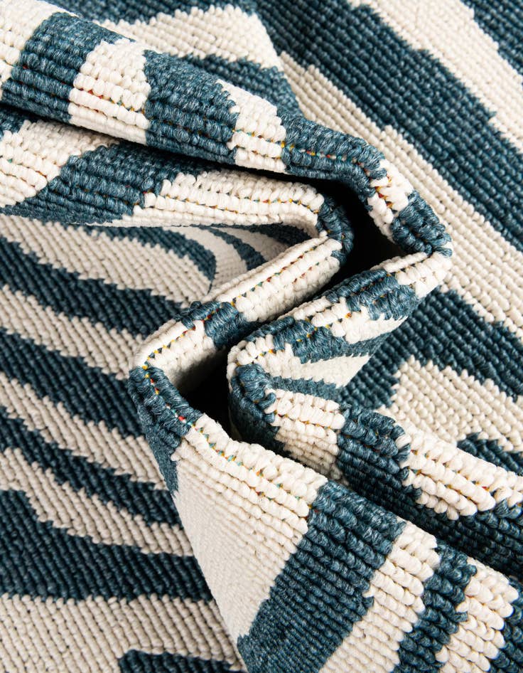 Detail image of  2' x 5'  Washable Safari Indoor / Outdoor Runner Rug