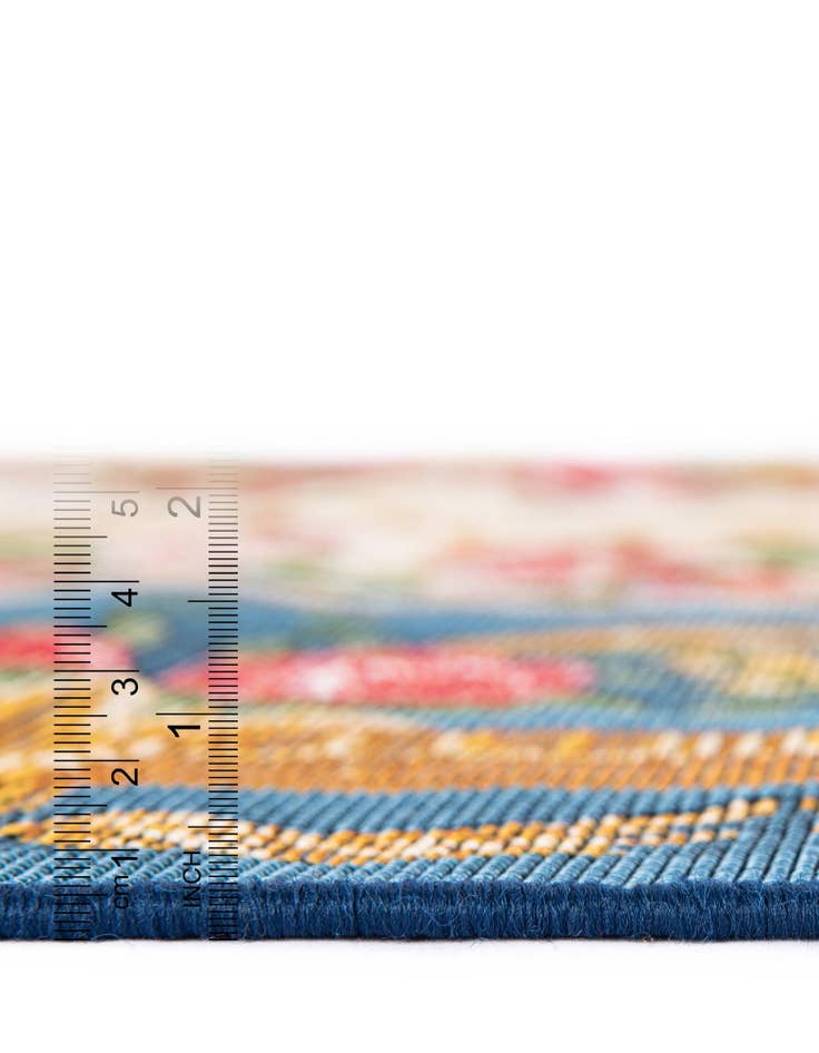 Detail image of  7' 10 x 7' 10  Washable Traditional Indoor / Outdoor Square Rug