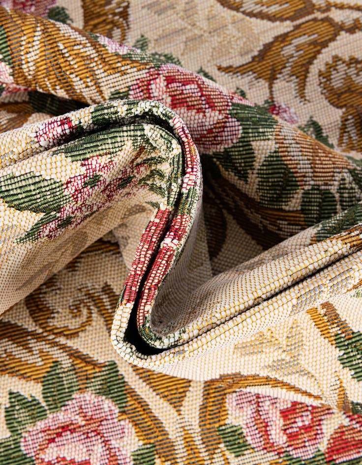 Detail image of  7' 10 x 7' 10  Washable Traditional Indoor / Outdoor Square Rug