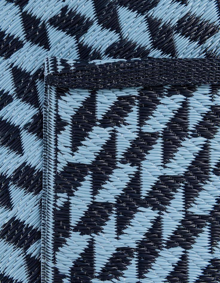 Detail image of  4' x 6'  Washable Modern Indoor / Outdoor Rug
