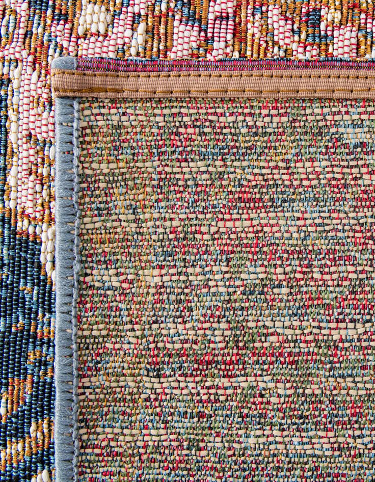 Detail image of  7' 10 x 7' 10  Washable Traditional Indoor / Outdoor Square Rug