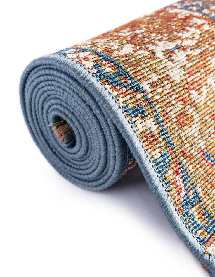 Detail image of  7' 10 x 7' 10  Washable Traditional Indoor / Outdoor Square Rug