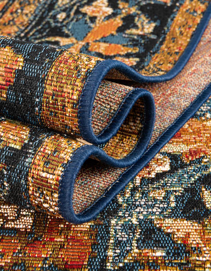 Detail image of  10' x 14'  Washable Traditional Indoor / Outdoor Rug