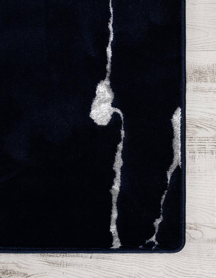 Detail image of  6' x 9' Vogue Geo Rug