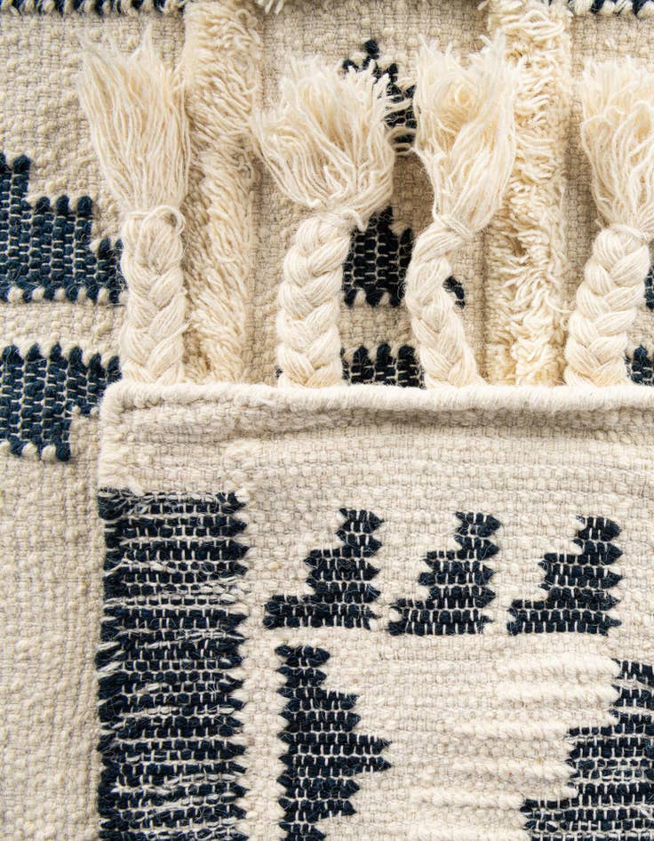 Detail image of  4' 1 x 6' 1  Hand Woven Arizona Wool Rug