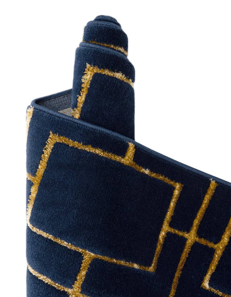 Detail image of  7' 10 x 10'  Marilyn Monroe™ Glam Deco Oval Rug