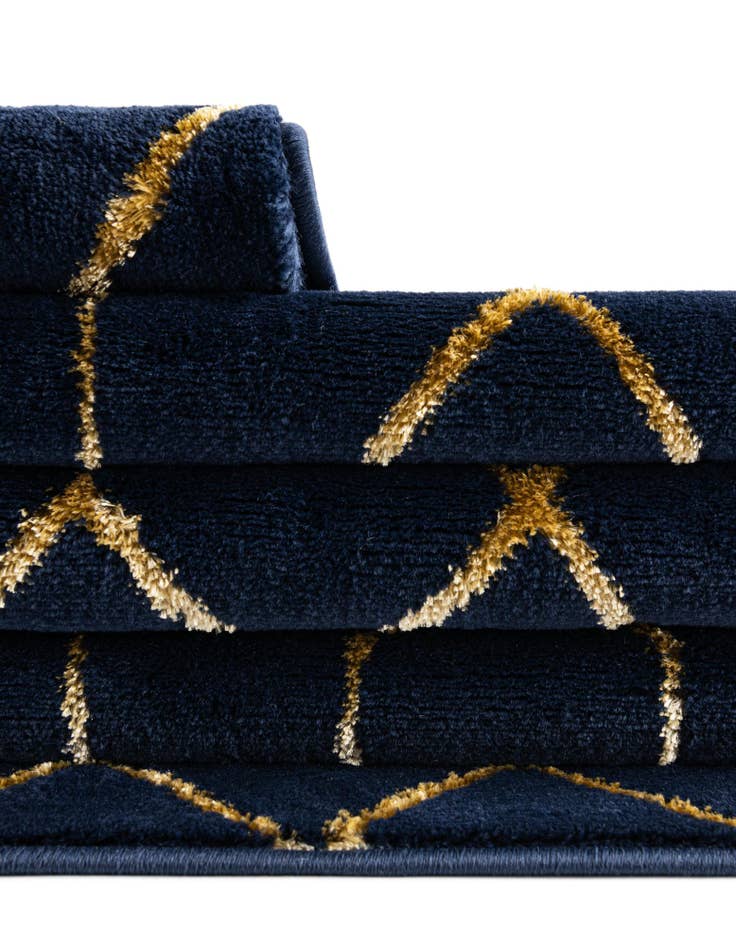 Detail image of  7' x 10'  Marilyn Monroe&trade; Glam Trellis Rug