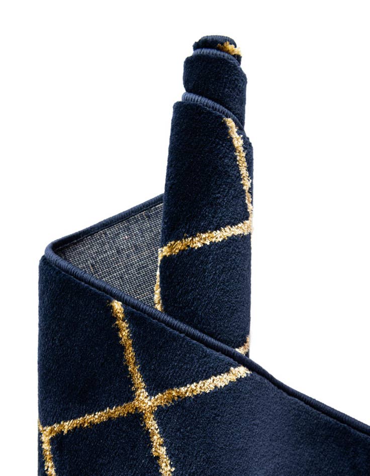 Detail image of  4' x 6'  Marilyn Monroe™ Glam Trellis Rug