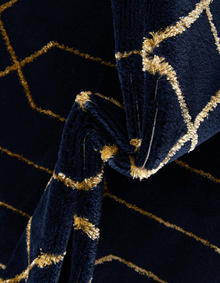 Detail image of  7' 10 x 7' 10  Marilyn Monroe&trade; Glam Trellis Round Rug