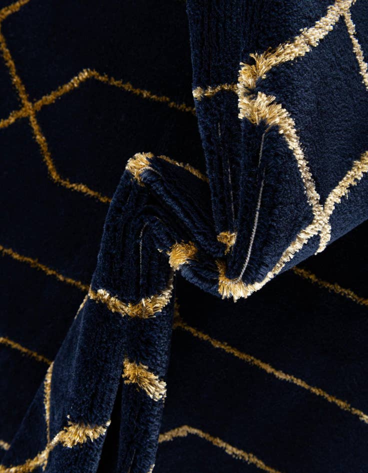 Detail image of  2' x 6'  Marilyn Monroe™ Glam Trellis Runner Rug