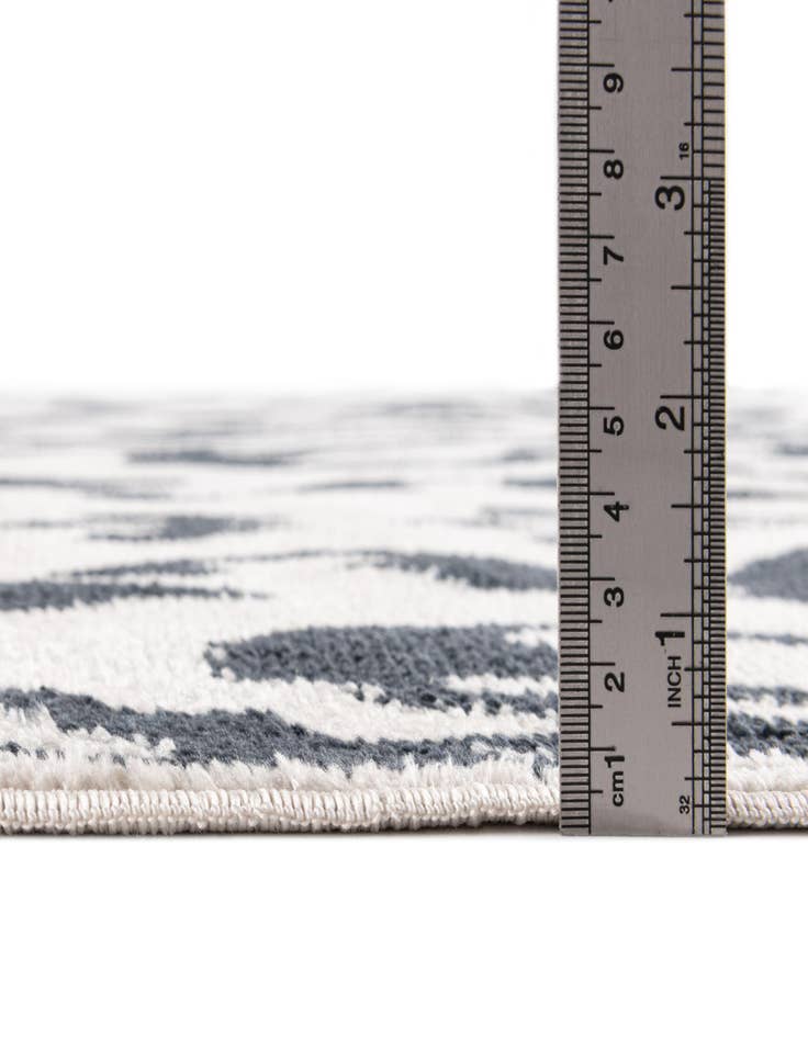 Detail image of  5' 3 x 7' 7 Victoria Rug